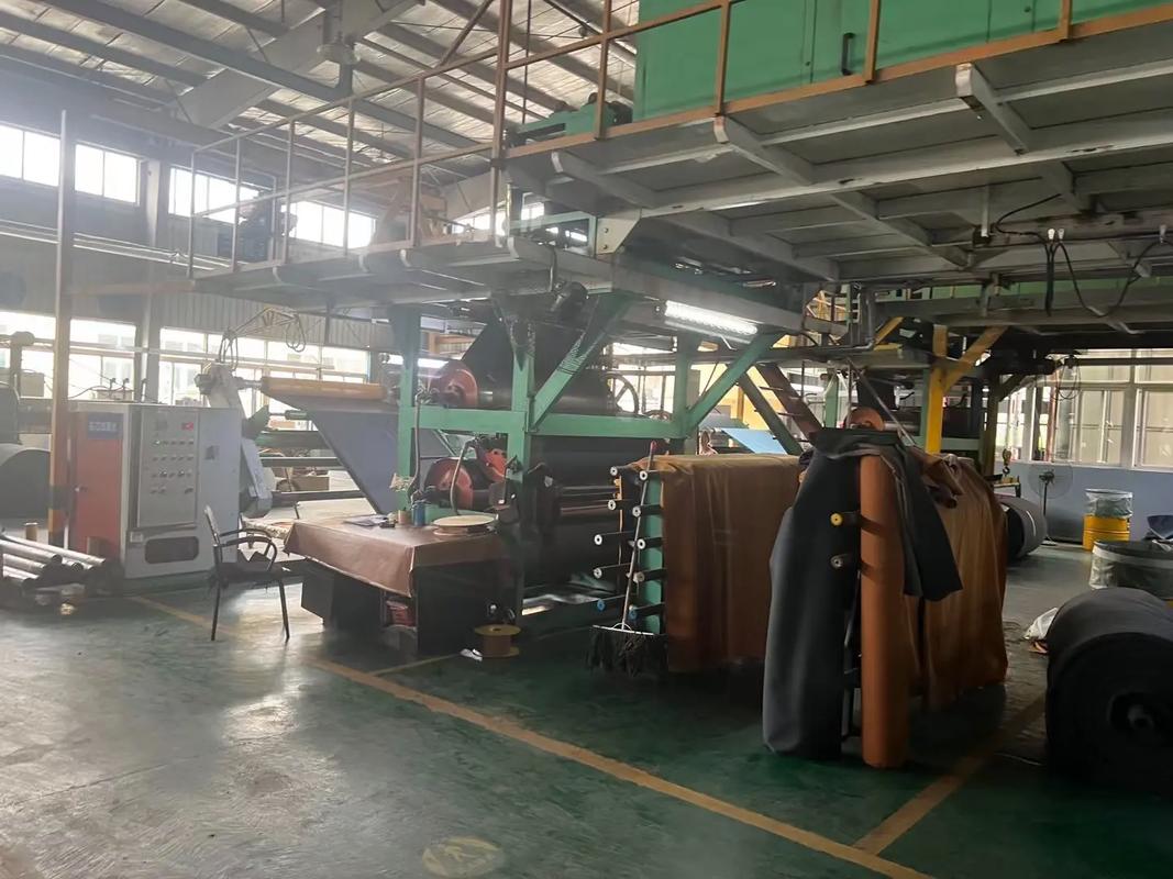 大鈺兩版機,三版機,定型機 ,干法#現(xiàn)場實拍 #皮革機械設(shè)備 - 抖音