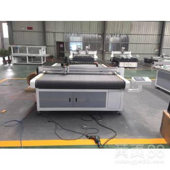 皮革切割設(shè)備 提升皮草與鞋面裁切效率的現(xiàn)代化機械