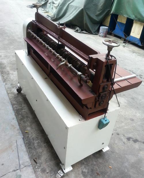 尋覓高性?xún)r(jià)比皮革加工利器 二手48英寸皮革分條機(jī)與圓刀機(jī)指南